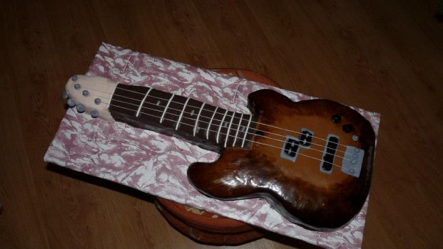 torta elektrická gitara
