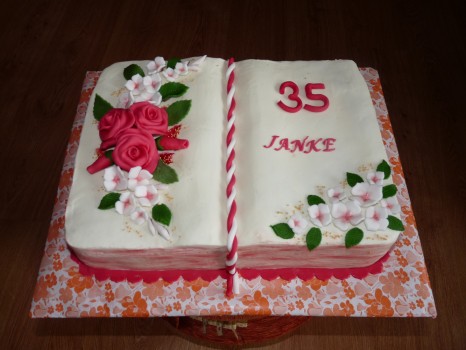 torta kniha s ružami