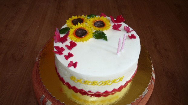Torta so slnečnicami a motýlikmi