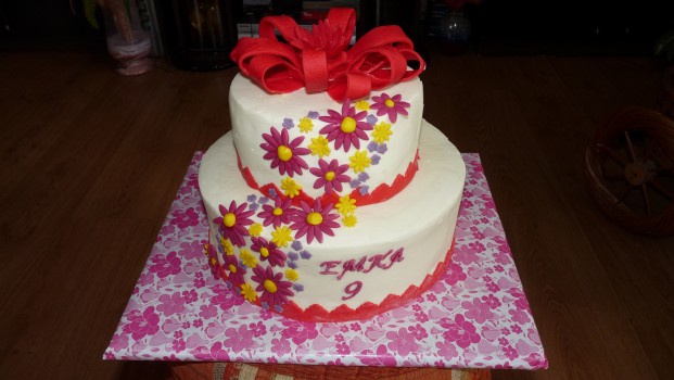 Poschodová torta s mašľou