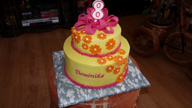 Poschodová torta s kvetami