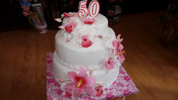Poschodová torta s orchideami