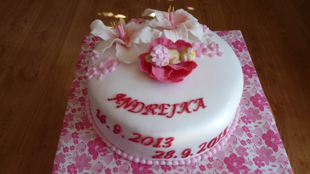 Torta na krst s ľaliami