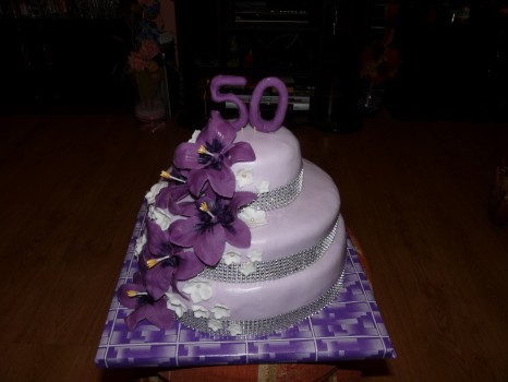 Poschodová torta fialová