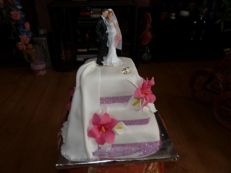 svadobná torta ružová