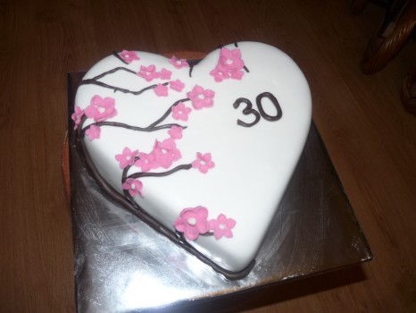 Torta srdce s ružovými kvetmi