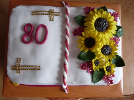 Torta kniha so slnečnicami