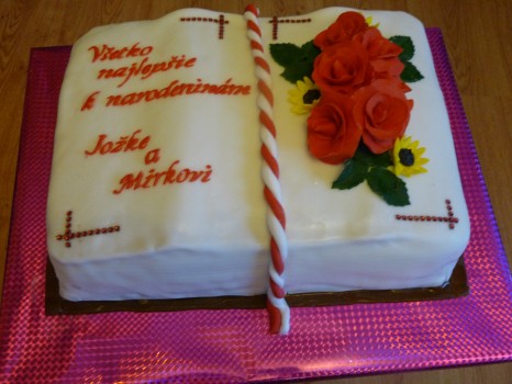 Torta kniha s ružami