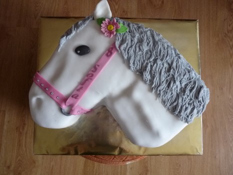 Torta biely kôň