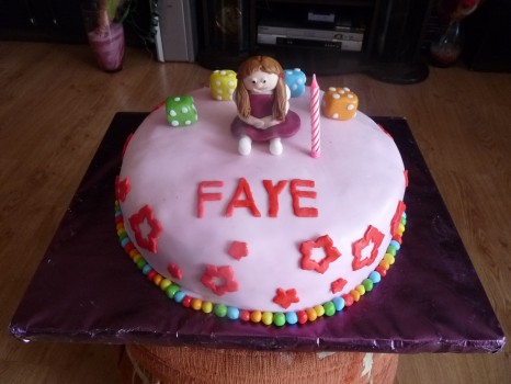 Torta s bábikou