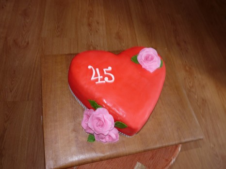 Torta červené srdiečko