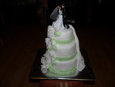 Poschodová svadobná torta