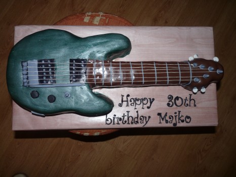 Torta elektrická gitara