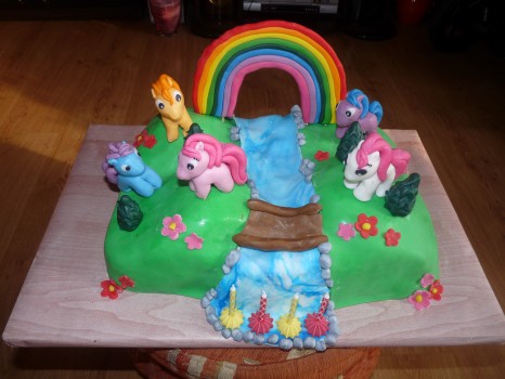 Torta s poníkmi