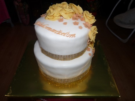 Poschodová svaodbná torta zlatá