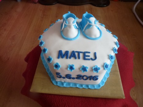 Torta na krst s papučkami