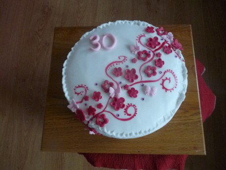 Torta s ornamentmi