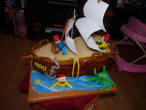 Torta pirátska loď