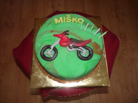 Torta s motorkou