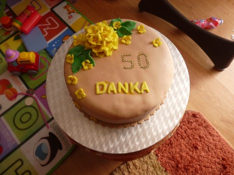 Torta so žltou hortenziou