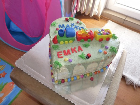 Torta s vláčikom pre súrodencov