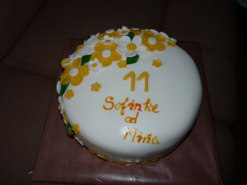 Torta so žltými kvietkami