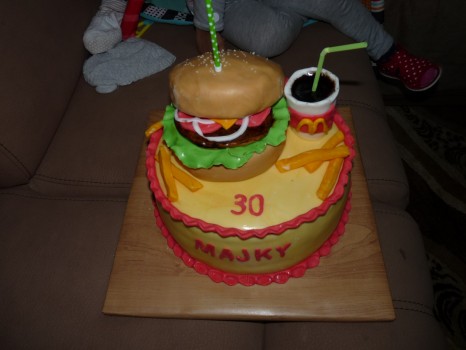 Torta hamburger a kola