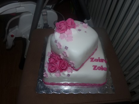 Poschodová torta s ružami