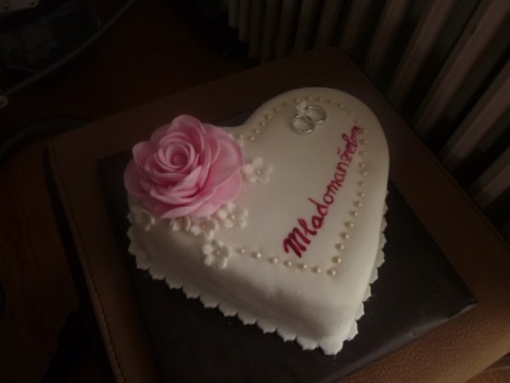 Torta na svadbu srdce