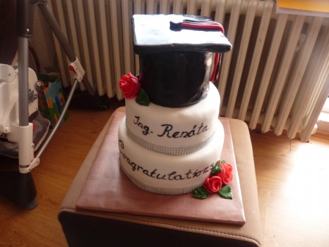 Poschodová torta k promócií