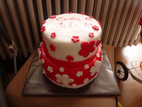 Poschodová torta s kvietkami