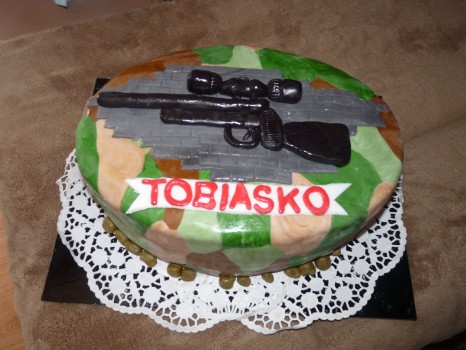 Torta so sniperkou