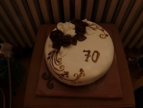 Torta hnedá na 70-ku