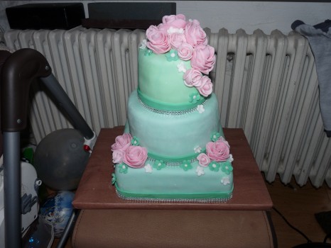 Torta na svadbu mentolová