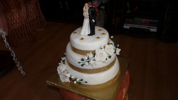 svadobná torta s fréziami